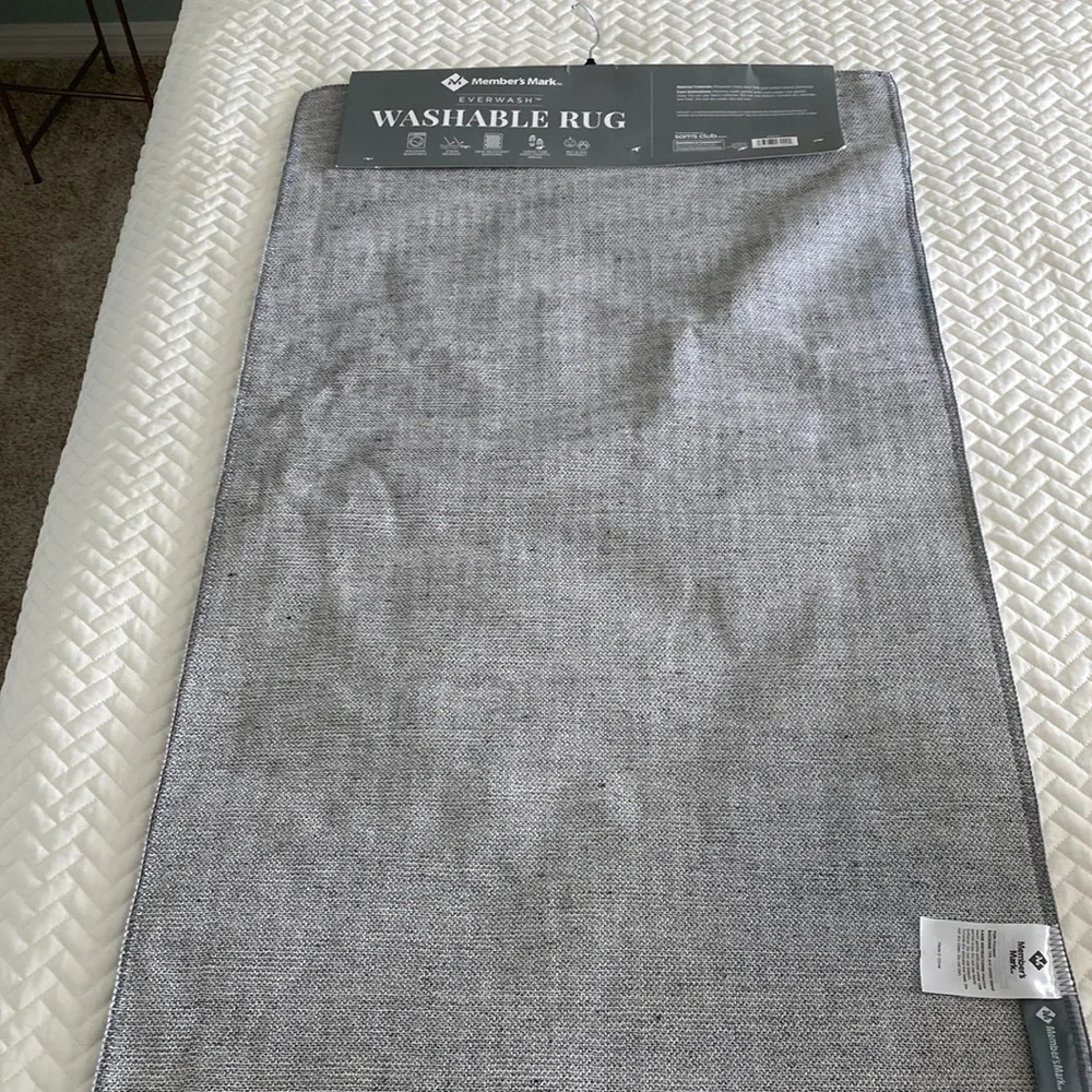 NWT Everwash washable rug 24x43